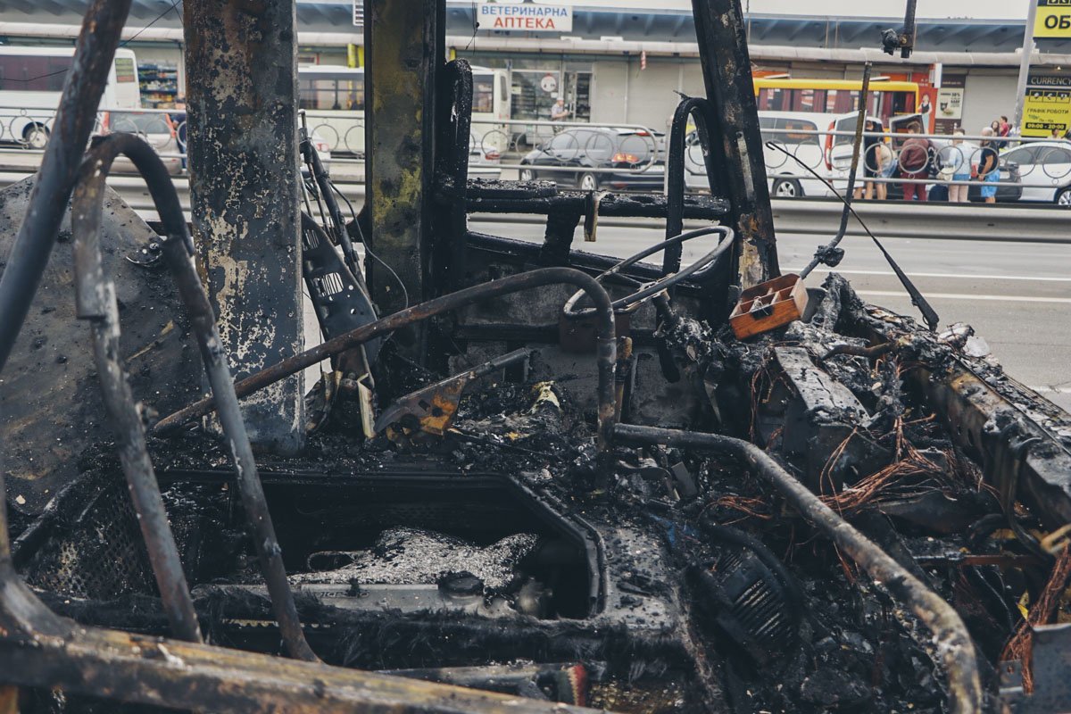 Перед возгоранием водитель услышал хлопок, похожий на взрыв Перед возгоранием водитель услышал хлопок, похожий на взрыв