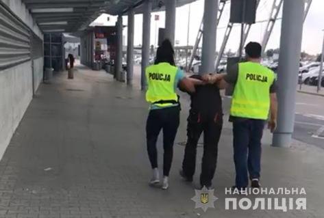 Найти его удалось в Польше, где его и задержала местная полиция Найти его удалось в Польше, где его и задержала местная полиция