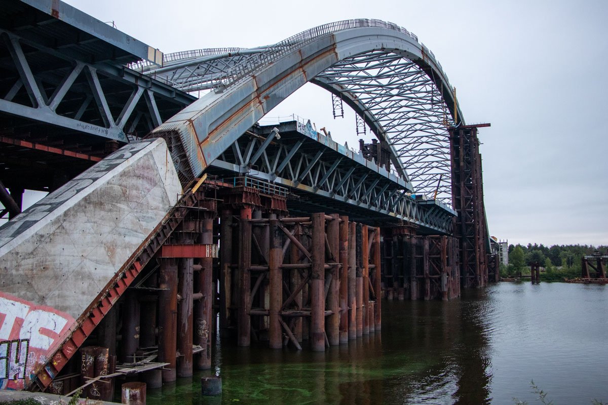 Вскоре ржавые конструкции исчезнут и из вод Днепра Вскоре ржавые конструкции исчезнут и из вод Днепра