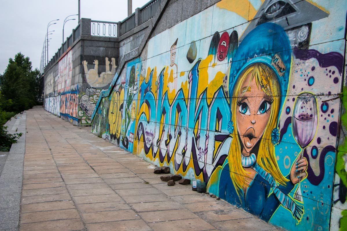 Если вы хотели не спеша пройти по набережной и посмотреть на работы уличных художников - сейчас лучшее время Если вы хотели не спеша пройти по набережной и посмотреть на работы уличных художников - сейчас лучшее время