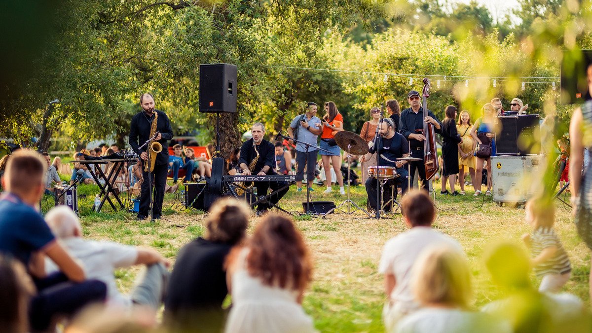 Классика в яблочном саду - романтично, воздушно и прекрасно! Классика в яблочном саду - романтично, воздушно и прекрасно!