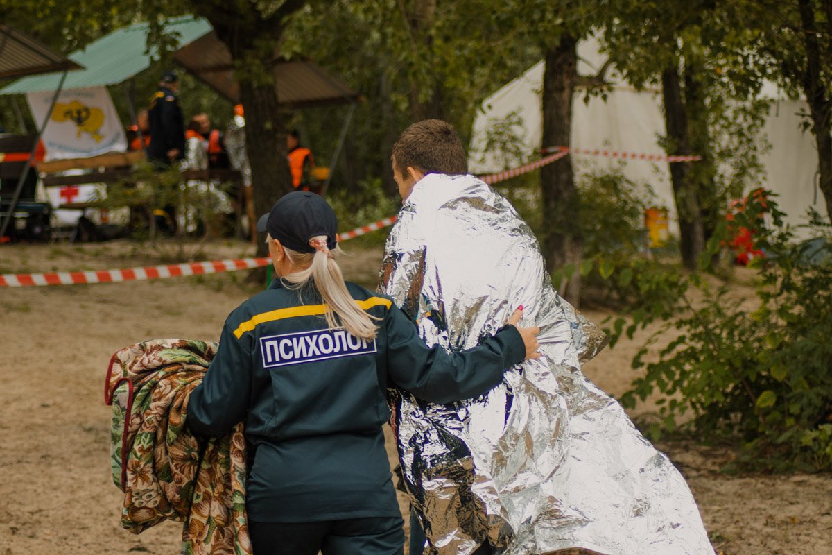 На берегу кроме медиков и спасателей работали и психологи На берегу кроме медиков и спасателей работали и психологи