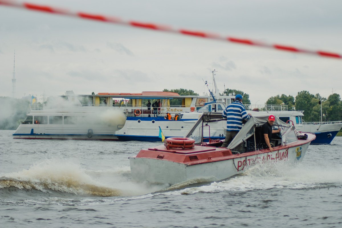 Позже, согласно условиям учений, на "Энее" вспыхнул пожар Позже, согласно условиям учений, на "Энее" вспыхнул пожар