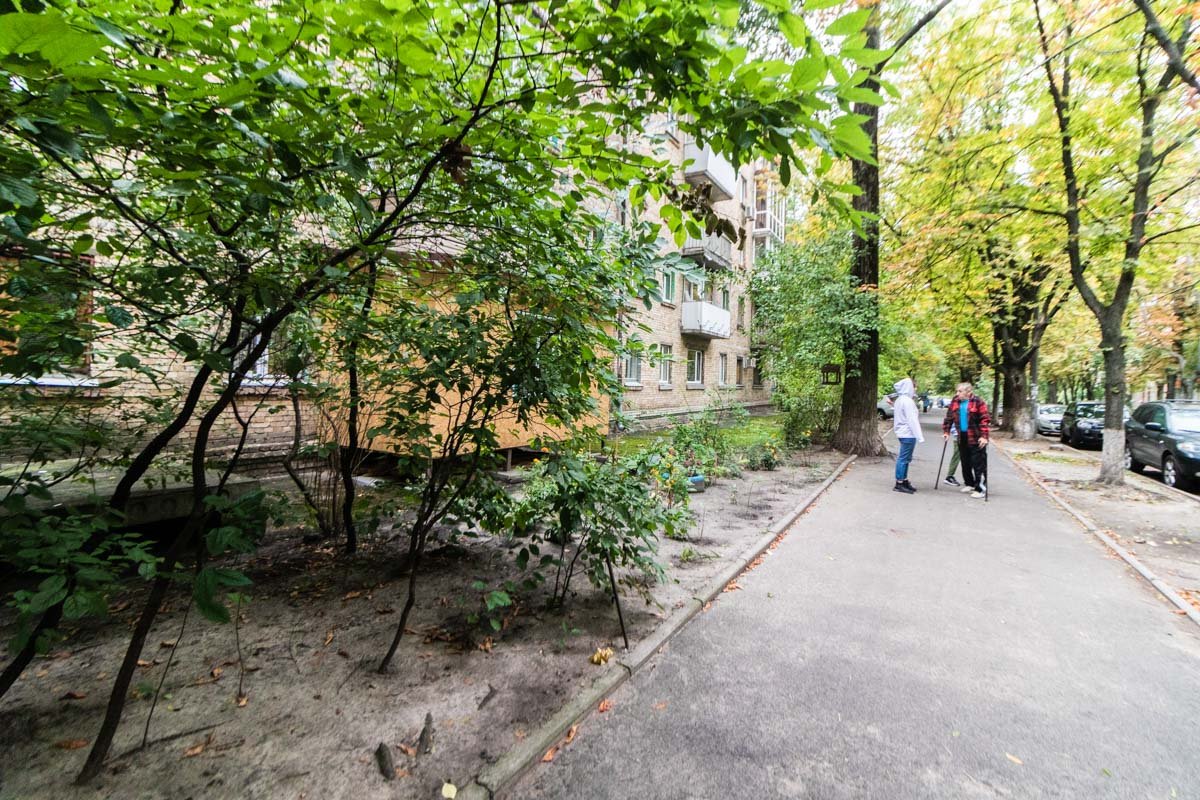 Часть жителей Киева живут в забытых и полуразрушенных домах Часть жителей Киева живут в забытых и полуразрушенных домах