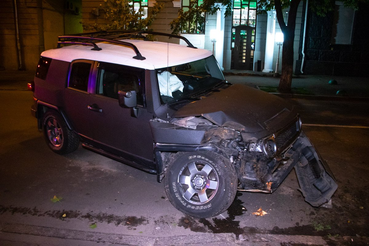 Люди не пострадали, но Toyota получила сильные механические повреждения 