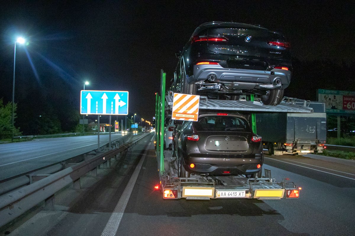 Перед опрокидыванием Chevrolet ударил автовоз 