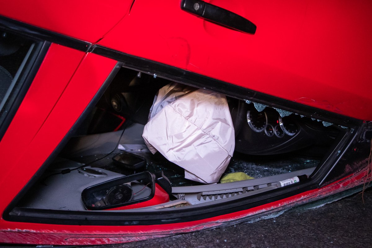 Предварительно, водитель Chevrolet потерял управление 