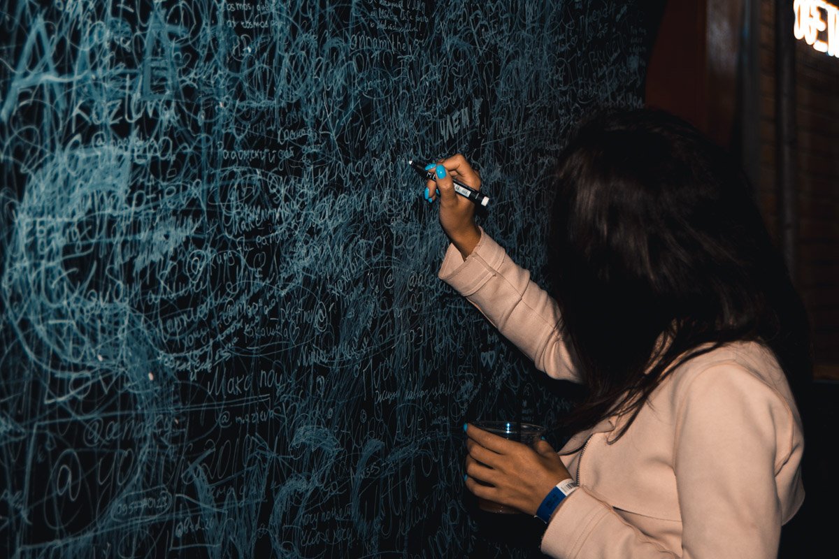 Признание в любви? Послание в космос?