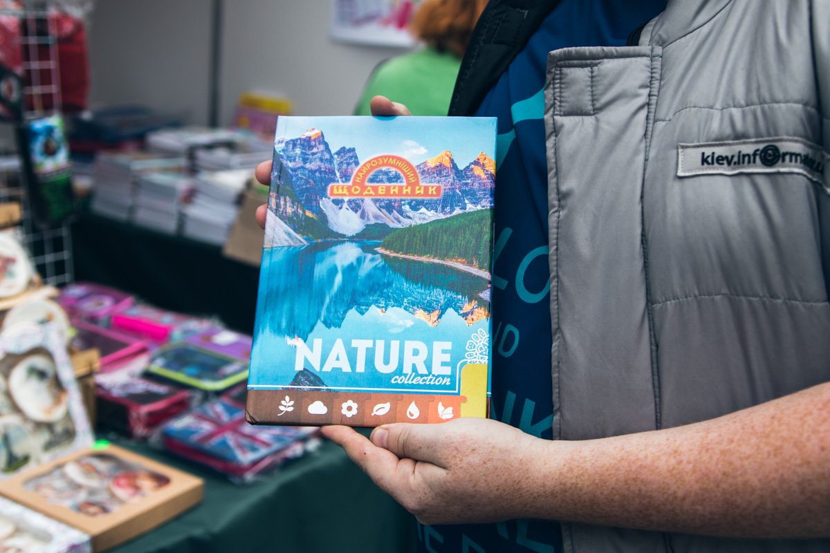 К слову, именно так выглядит самый дорогой дневник - однако примерно во столько же (50 гривен) он вам обойдется и в супермаркете К слову, именно так выглядит самый дорогой дневник - однако примерно во столько же (50 гривен) он вам обойдется и в супермаркете