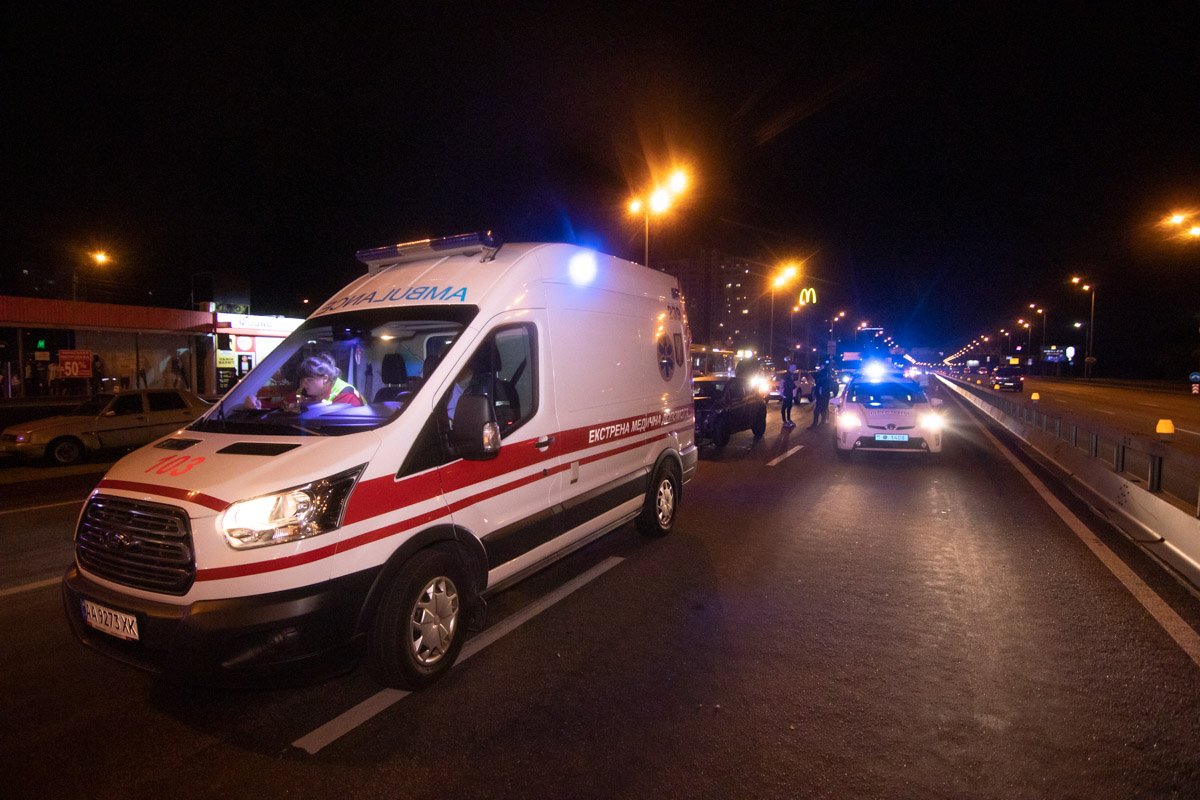 Одному из водителей понадобилась помощь медиков