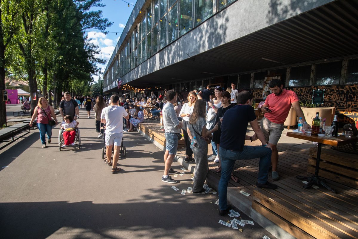 17 и 18 августа в Киеве проходила хорошо известная всем жителям столицы и даже ее гостям барахолка Кураж Базар