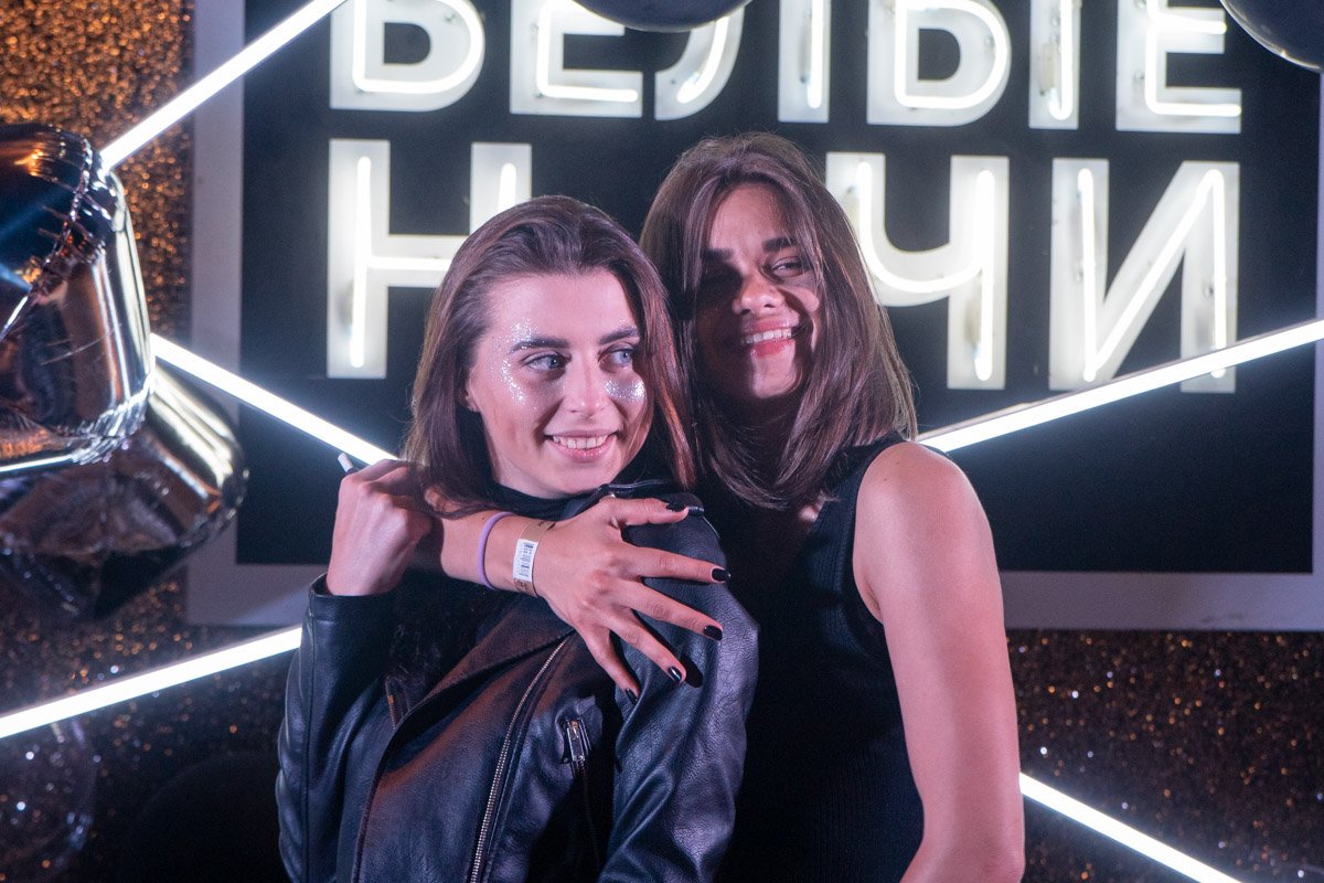 Новый состав группы "Блестящие" (в прямом смысле слова)