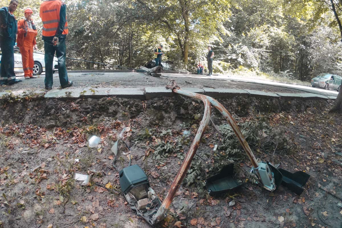 Водитель утверждает, что он пытался уйти от столкновения с другой машиной