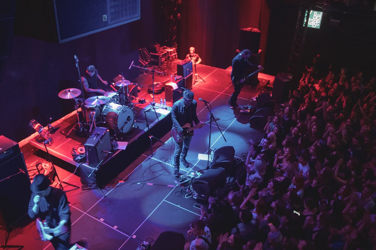 She Wants Revenge показывают зрителям мрачную сказку