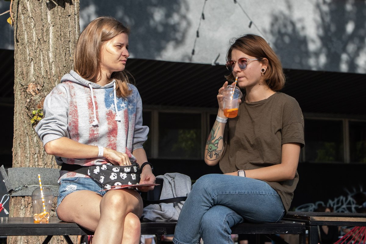 19 павильон ВДНГ заполнился большим количеством счастливых и довольных гостей тусовки