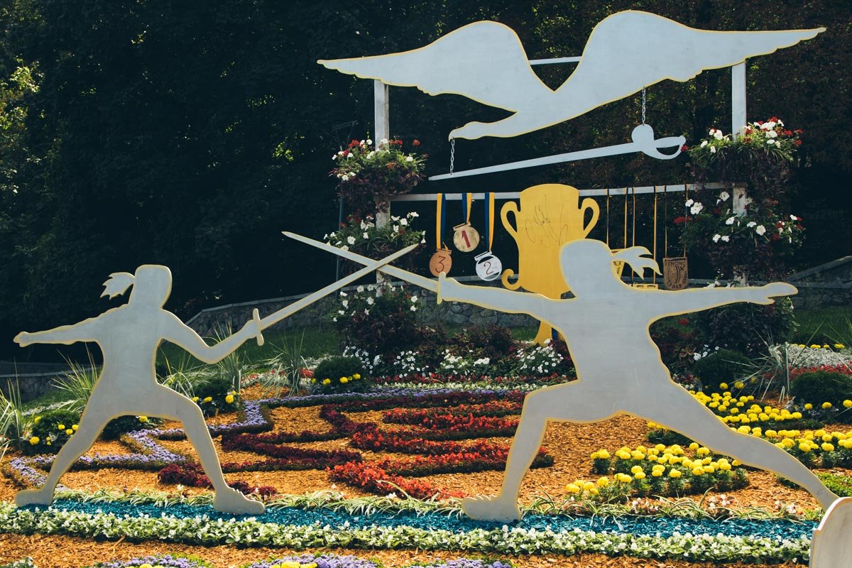 Экспозиция посвящена братьям Виталию и Владимиру Кличко, Александру Усику, Василию Ломаченко, Ольге Харлан, Анне Бессоновой и другим Экспозиция посвящена братьям Виталию и Владимиру Кличко, Александру Усику, Василию Ломаченко, Ольге Харлан, Анне Бессоновой и другим