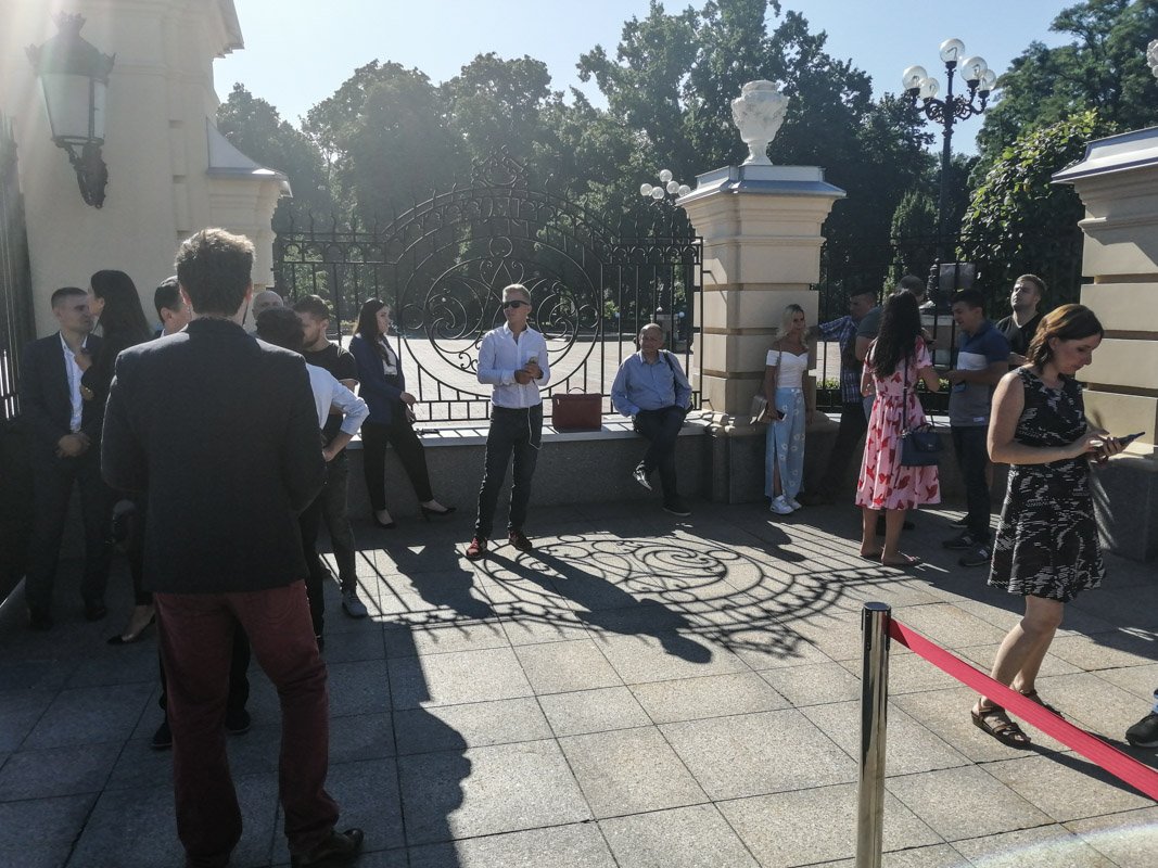 Внутри все подготовили к торжественной встречи