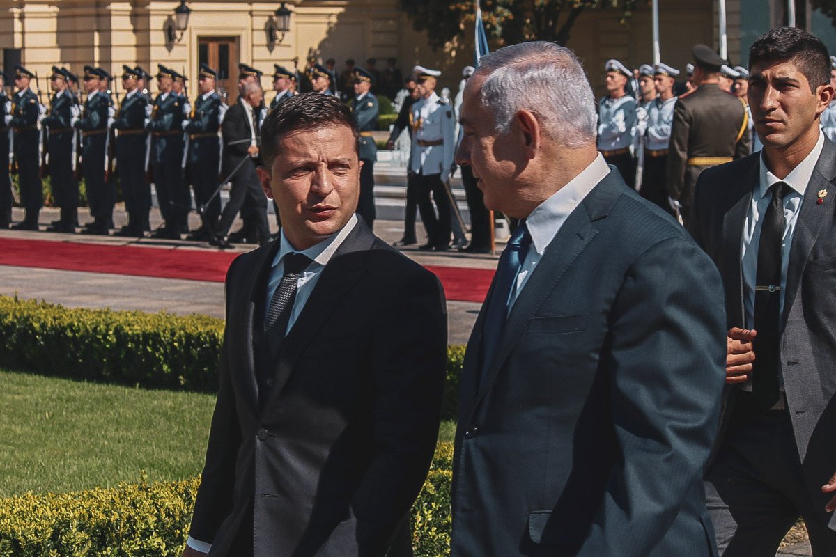 Там они переговоры, результатом которых должны стать соглашения между двумя странами