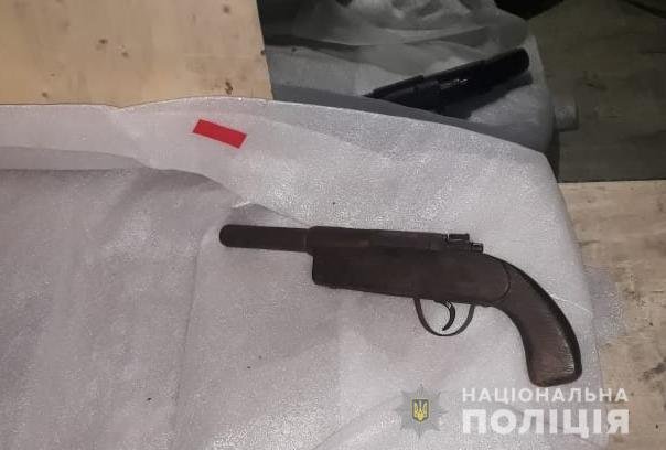 23-летний военнослужащий выстрели в соседа из самодельного оружия