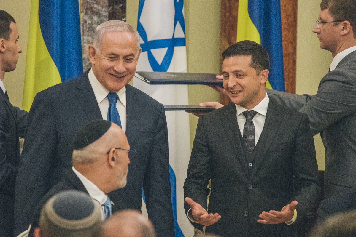 Также Зеленский попросил посодействовать в решении вопроса с частым отказом въезда в Израиль гражданам Украины Также Зеленский попросил посодействовать в решении вопроса с частым отказом въезда в Израиль гражданам Украины