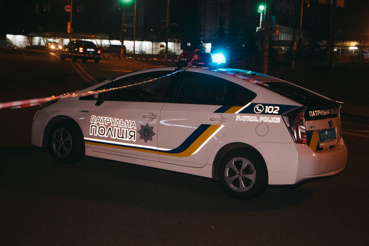 Место перестрелки охраняется патрульной полицией