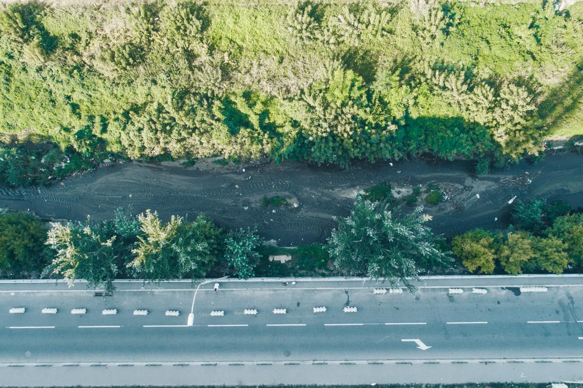 Поверх же "укрытой" реки планируется проложить дополнительные автомобильные полосы