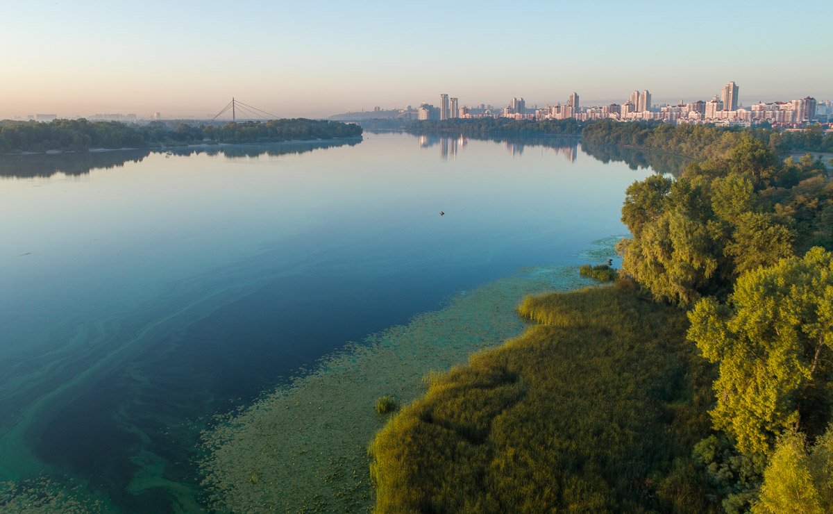 Над Оболонской набережной растекается очередной рассвет Над Оболонской набережной растекается очередной рассвет