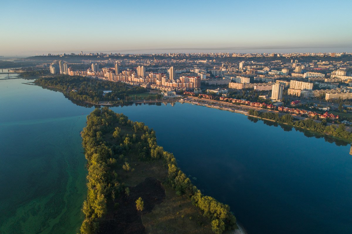 Да и в остальном Оболонская набережная - это такое пристанище контрастов Да и в остальном Оболонская набережная - это такое пристанище контрастов
