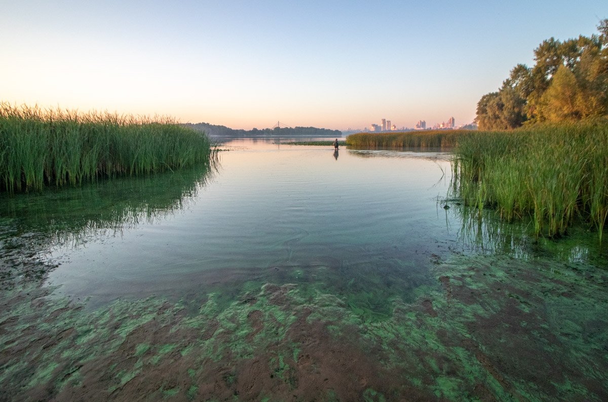 Вообще в такие предрассветные (и уже рассветные) часы едва ли не единственными людьми, которых можно встретить, будут либо рыбаки, либо любители утренних пробежек Вообще в такие предрассветные (и уже рассветные) часы едва ли не единственными людьми, которых можно встретить, будут либо рыбаки, либо любители утренних пробежек