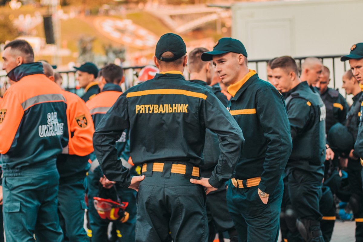 На месте более 12 подразделений МВД - ГСЧС, полиция, Нацгвардия, медики, пограничная служба, летчики и ветераны