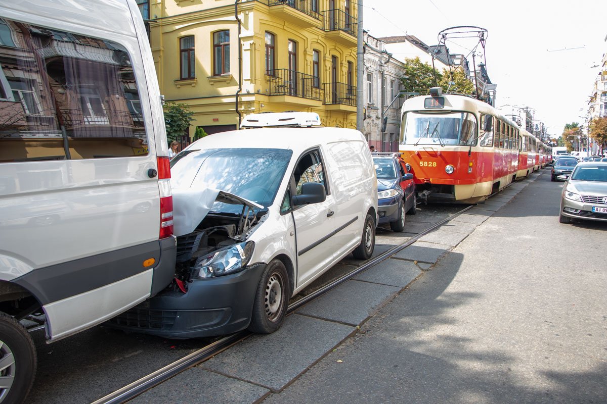 Пострадали Renault Megane, Volkswagen Caddy и Mercedes Sprinter Пострадали Renault Megane, Volkswagen Caddy и Mercedes Sprinter