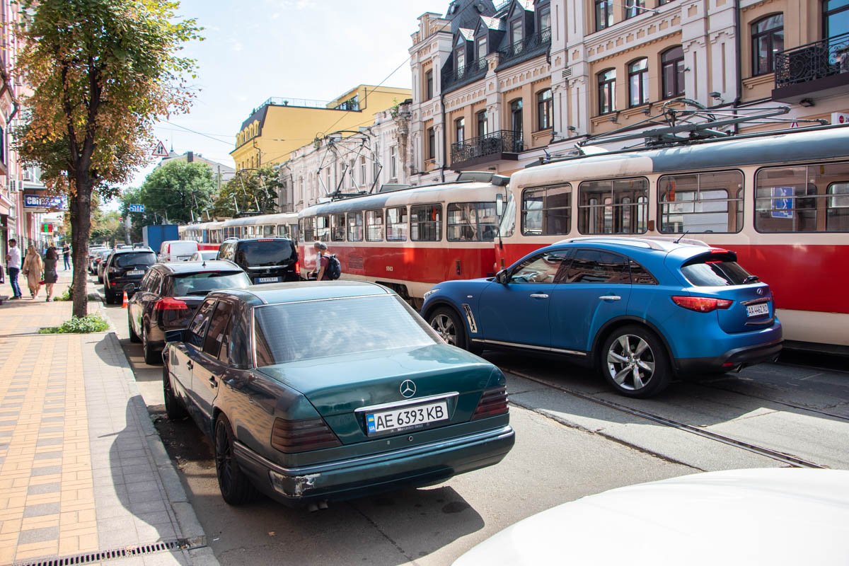 Авария фактически остановила движение трамвайных маршрутов №11, №12, №14, №16, №18 и №19 Авария фактически остановила движение трамвайных маршрутов №11, №12, №14, №16, №18 и №19