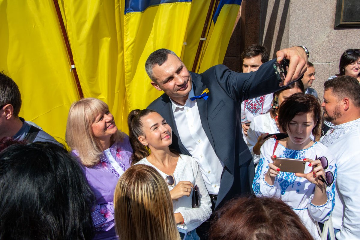 Мало кто ожидал получить сегодня "себяшку" с мэром Мало кто ожидал получить сегодня "себяшку" с мэром