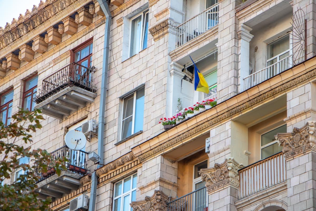 И хоть патриотизм - не во флагах и словах, такой флешмоб придает праздничное настроение И хоть патриотизм - не во флагах и словах, такой флешмоб придает праздничное настроение