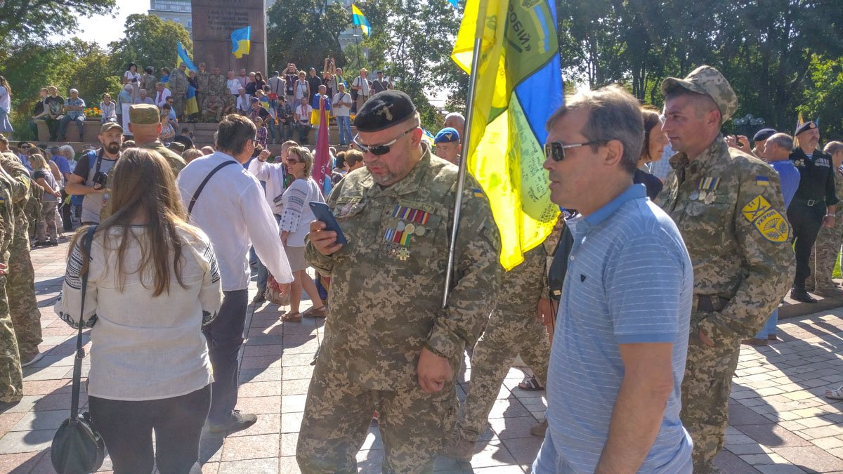 На данный момент марш проходит спокойно, без конфликтов и провокаций