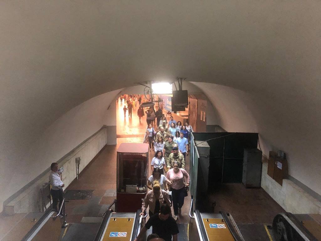 Народ начинает съезжаться в парк Шевченко, где пройдет Марш защитников Украины