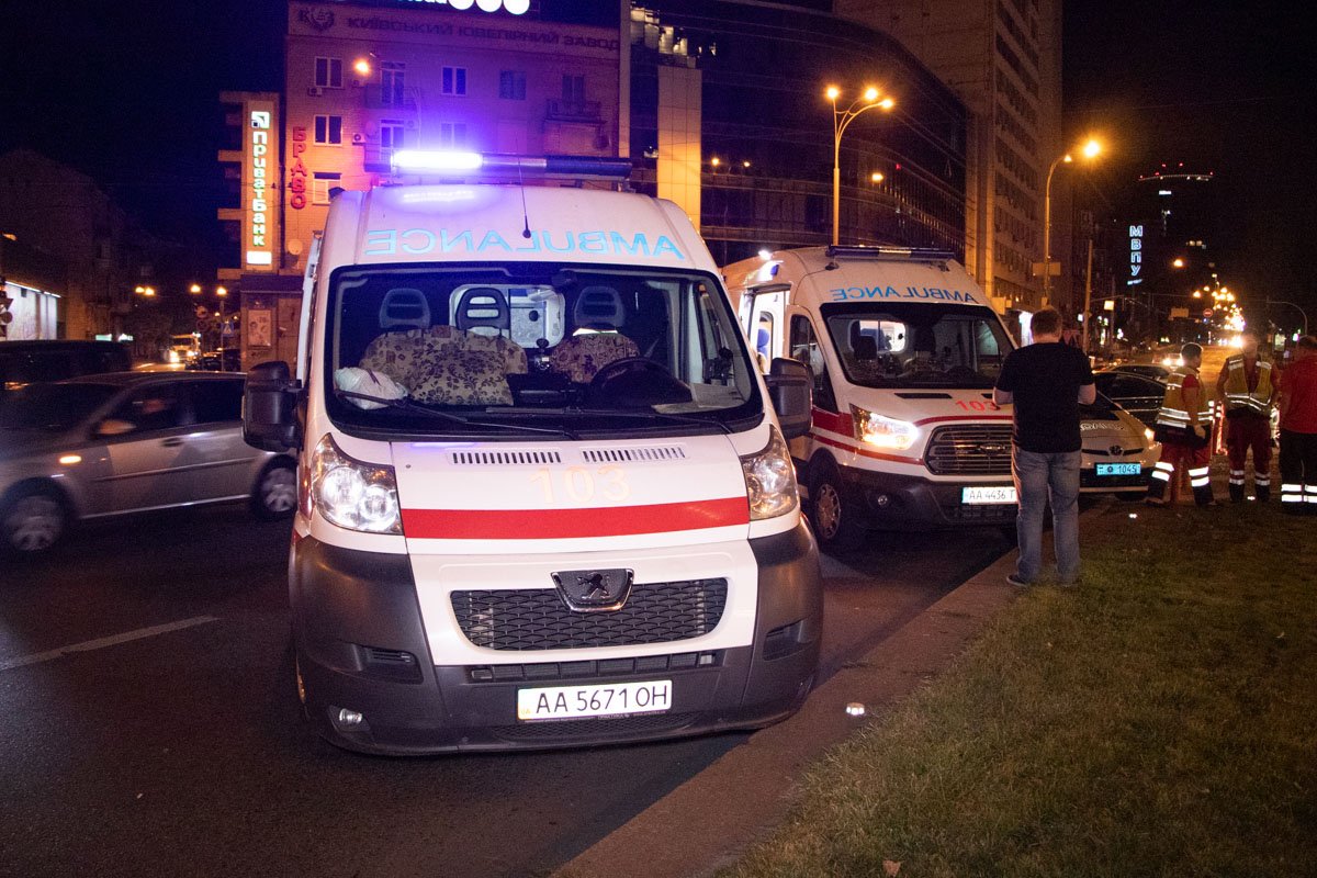 На месте работали две кареты скорой помощи и несколько экипажей патрульной полиции