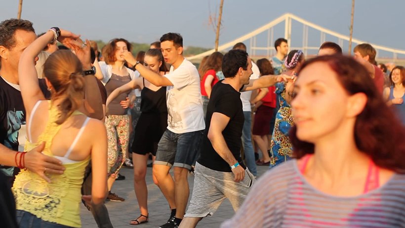 Провожать лето лучше в танце