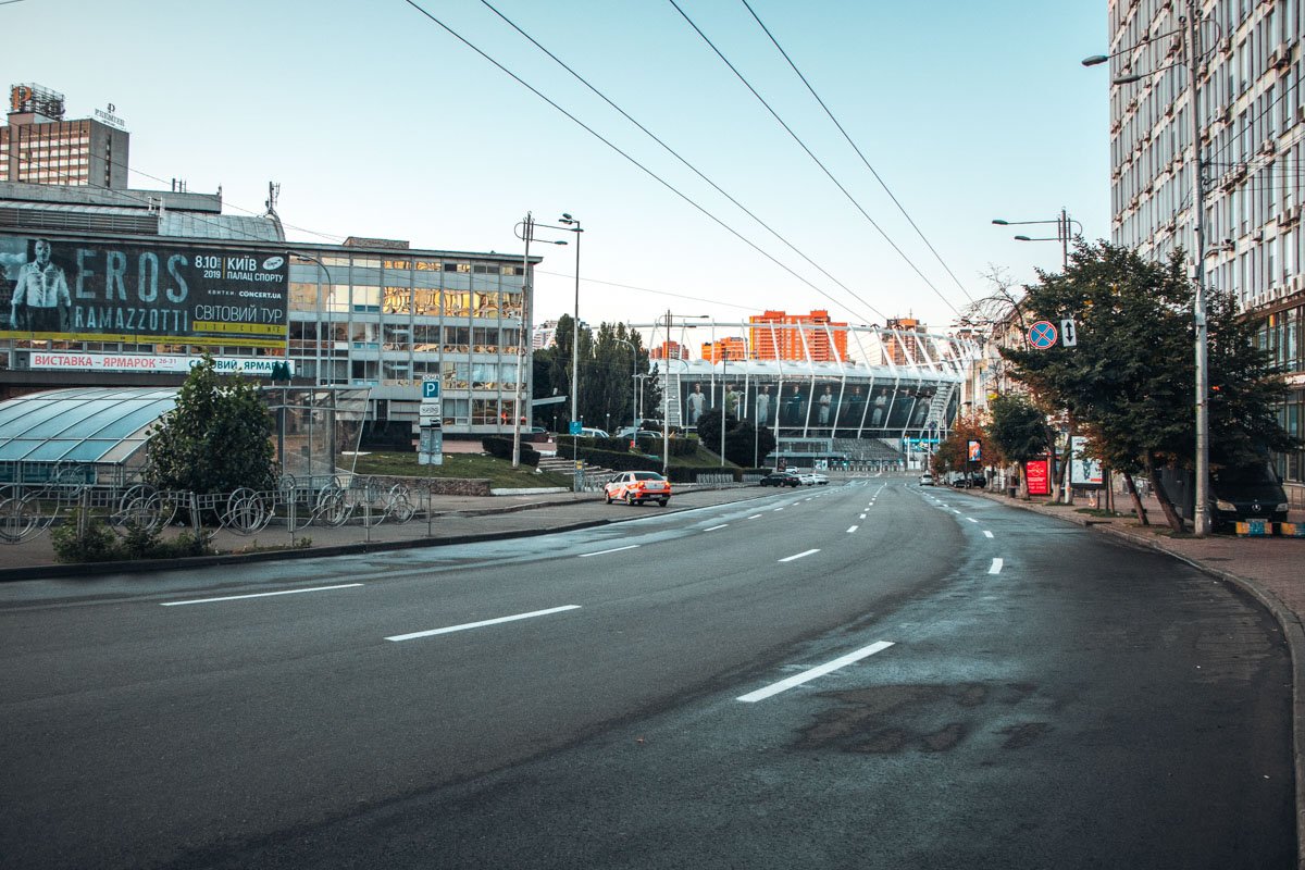 В такой пустоте Информатор приковывает к себе еще больше внимания