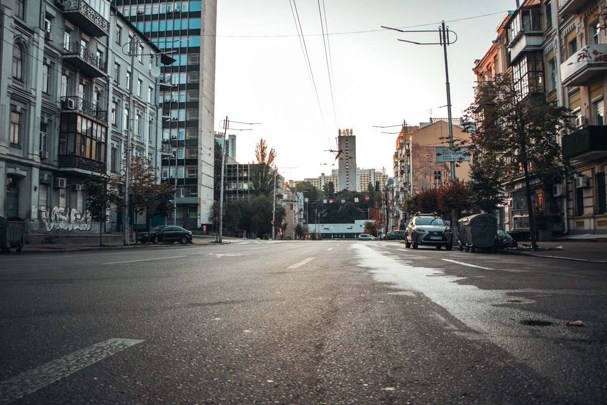 Мы так привыкли к постоянным пробкам и скоплению людей в центре столицы, что отвыкли от того, что в Киеве очень много места