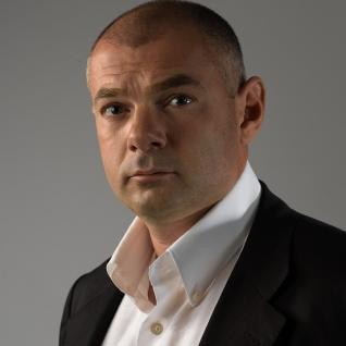 А этот завидный жених - мультимиллионер