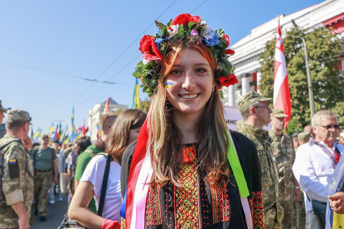 Такие вот красивые девушки поддерживали наших военных в этот день
