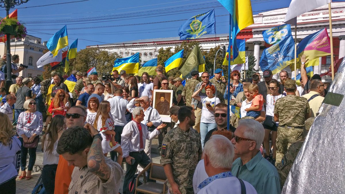 Марш защитников Украины в парке Шевченко