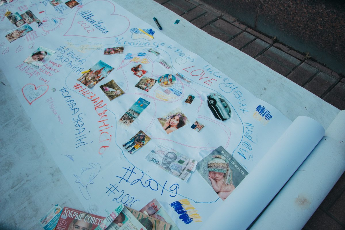 Такой флешмоб проходит не только в Киеве Такой флешмоб проходит не только в Киеве