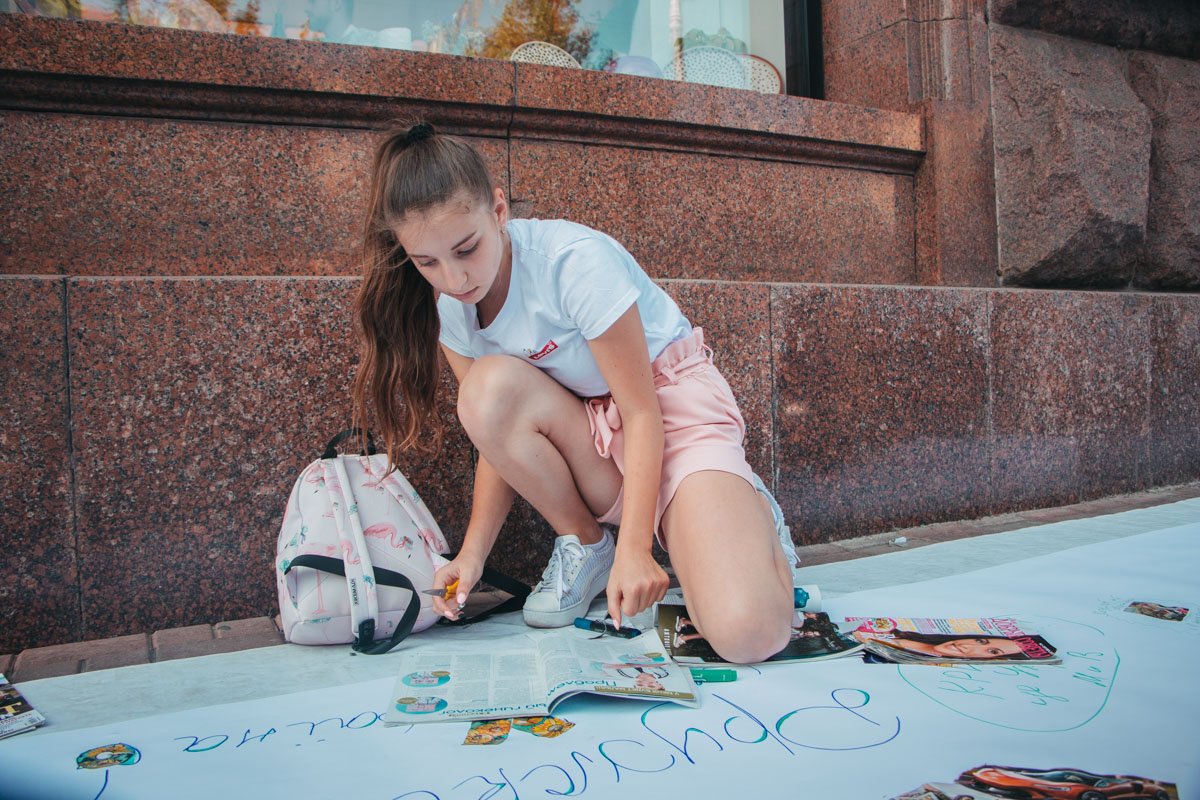 Мечты собирали в 11 городах Украины, а в завершение объединят их на одной карте Мечты собирали в 11 городах Украины, а в завершение объединят их на одной карте