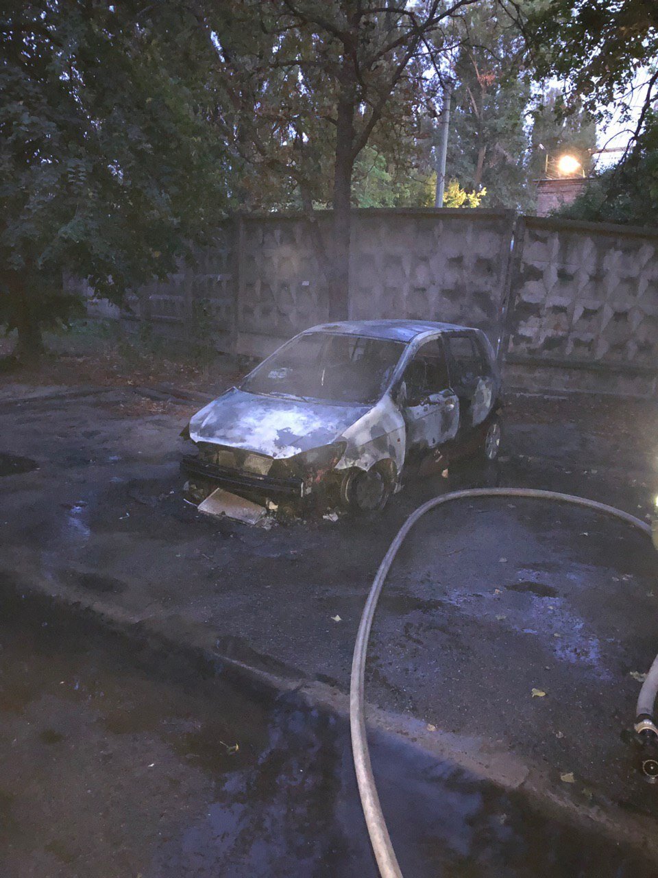 Пожар сжег авто полностью Пожар сжег авто полностью