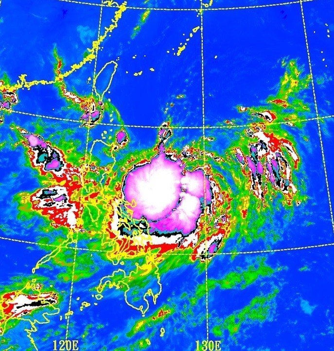 Вот так выглядит зарождающийся тайфун, который вскоре должен обрушиться на Тайвань