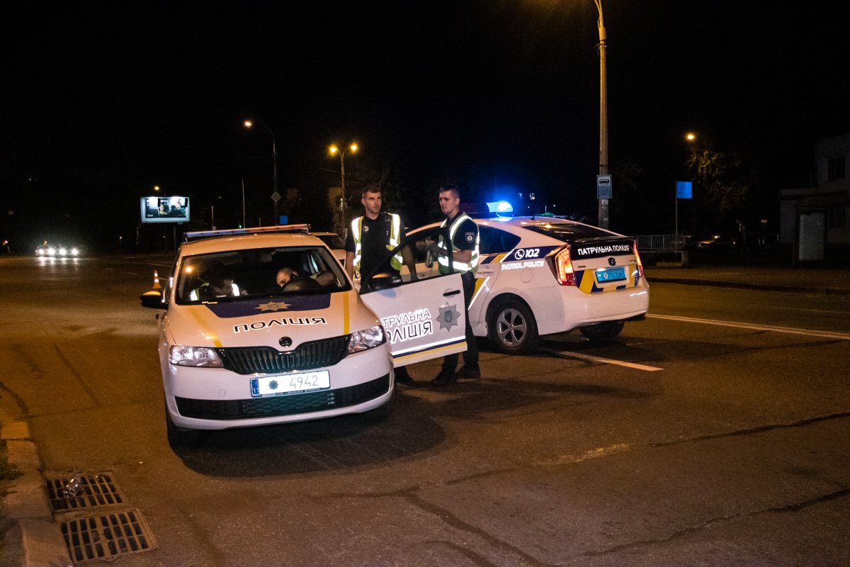 На месте работали два экипажа патрульной полиции На месте работали два экипажа патрульной полиции