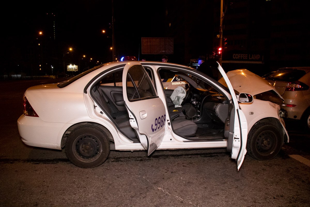 В Киеве на пересечении улиц Бальзака и Лисковской произошло ДТП с участием Nissan и ZAZ