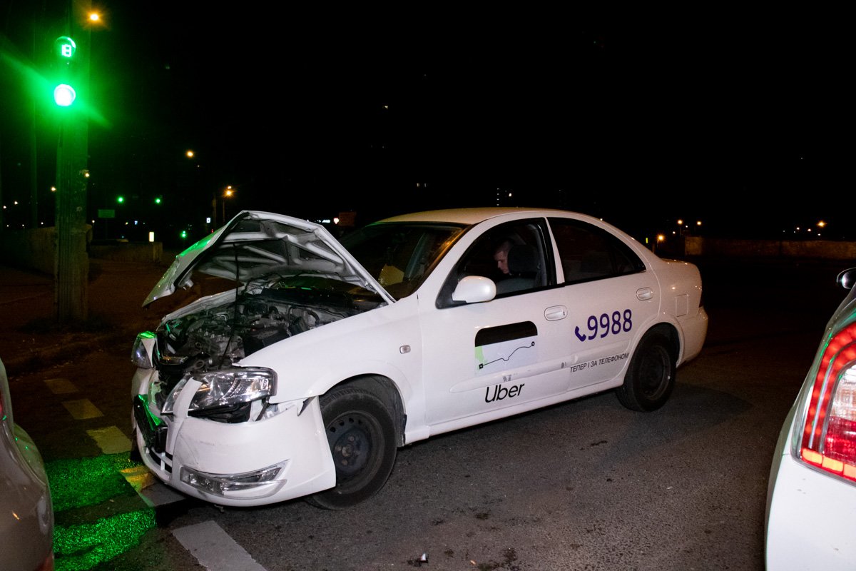 По словам водителя Almera, он просто не успел затормозить